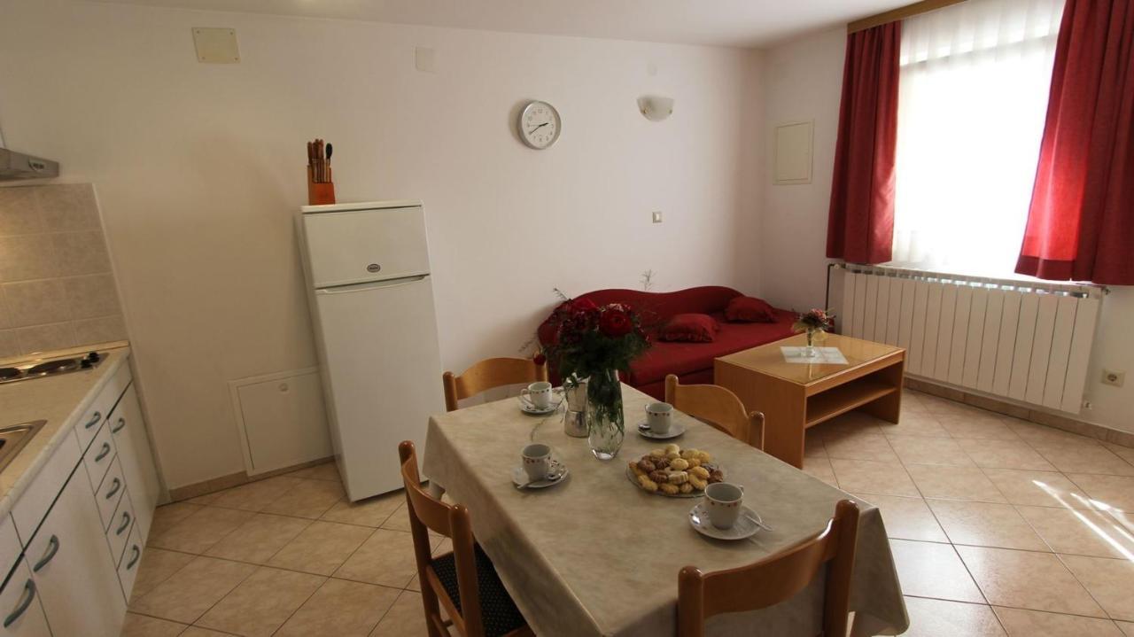 Apartments Kirincic Sveti Vid-Miholjice Екстериор снимка